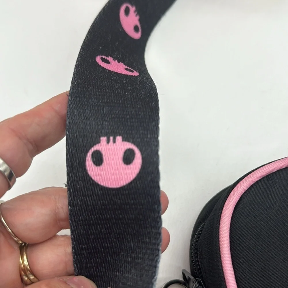 Kuromi by Sanrio Loungefly Black Pink Nylon Crossbody Bag NYB6056 - Picture 3 of 11